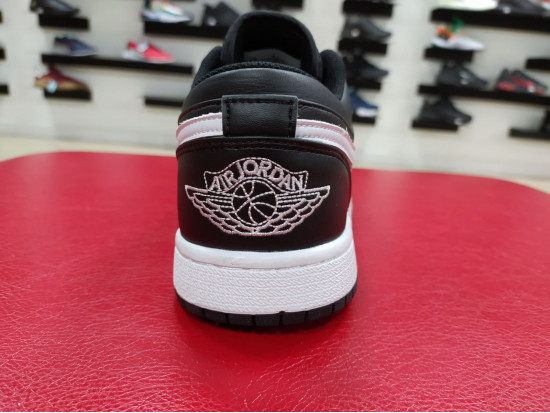Кросівки чоловічі Nike Air Jordan 1 Low