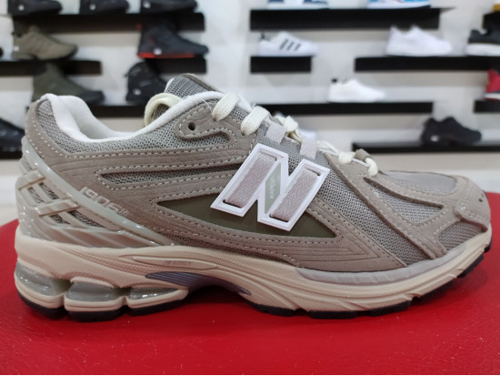 New Balance 1906