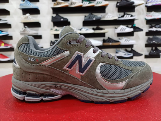 New Balance 2002R