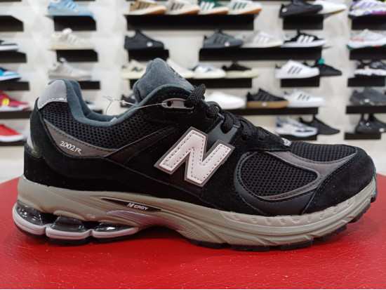 New Balance 2002R