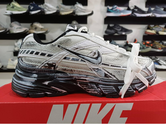 Nike Initiator