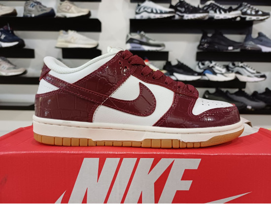 Nike SB Dunk Low