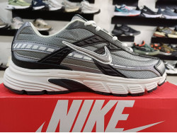 Nike Initiator