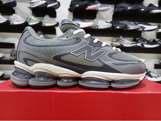 New Balance 2000