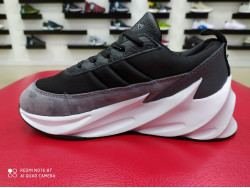 Кросівки жіночі Adidas shark