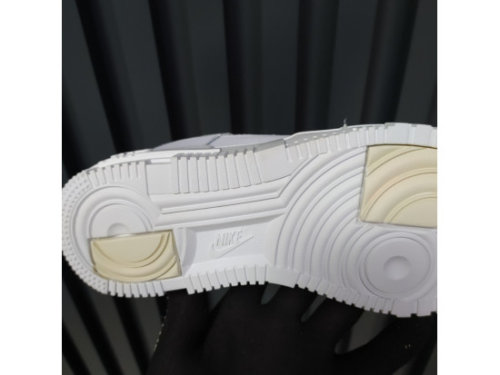 Женские кроссовки Nike Air Force 1 Pixel